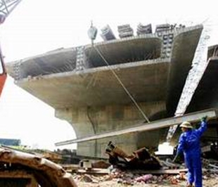 Công trình cầu Vĩnh Tuy (Hà Nội) - Ảnh: TTXVN